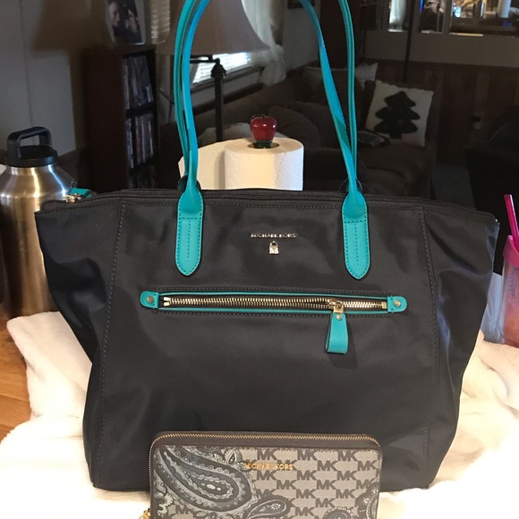 Michael Kors Handbags - Michael Kors Kelsey Large NWT